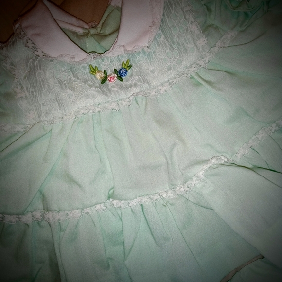 Green Vintage Dress with matching Bloomers - Picture 2 of 3